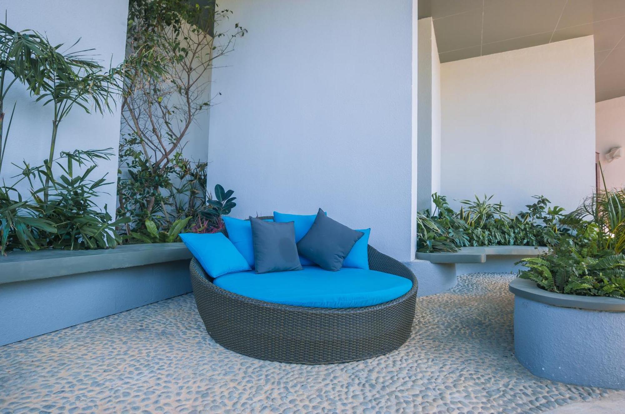 Celestara Luxury Colombo Apartment At Trizen With Pool, City View Exterior photo