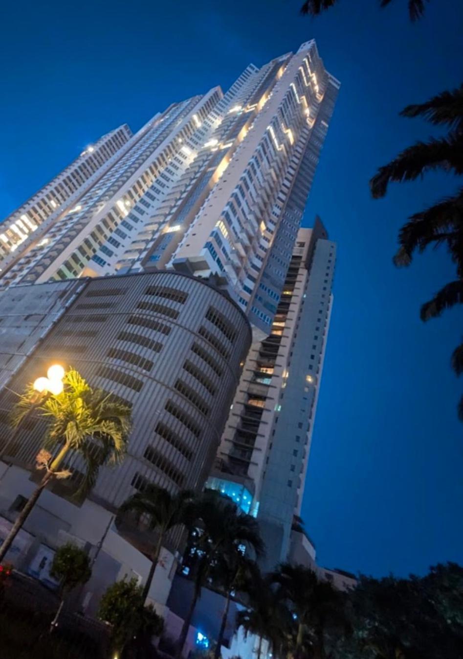 Celestara Luxury Colombo Apartment At Trizen With Pool, City View Exterior photo